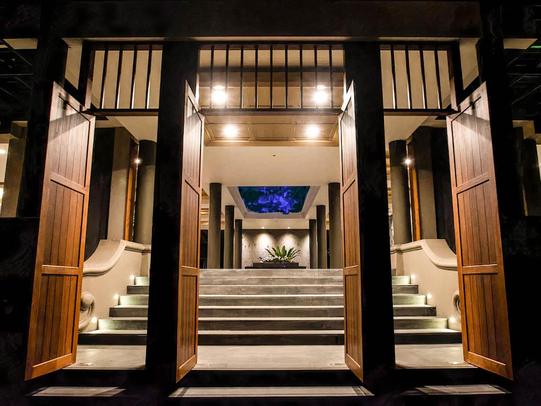 Andaman Cannacia Resort & Spa - Sha Extra Plus Kata-part Kültér fotó The entrance to the hotel