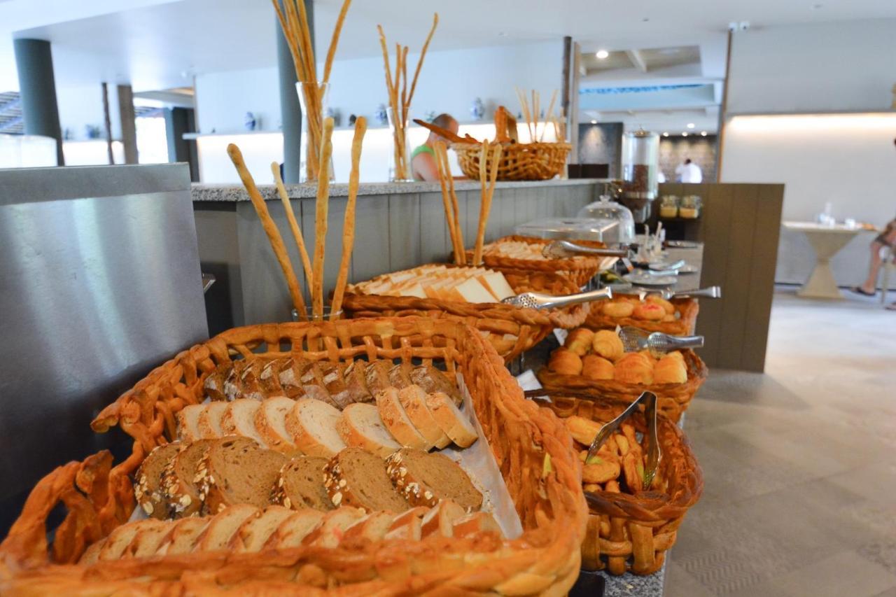 Andaman Cannacia Resort & Spa - Sha Extra Plus Kata-part Kültér fotó A bread station at a buffet